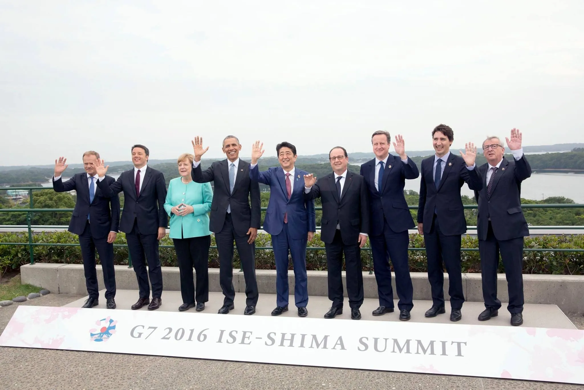 Лідери на груповому фото під час саміту G7