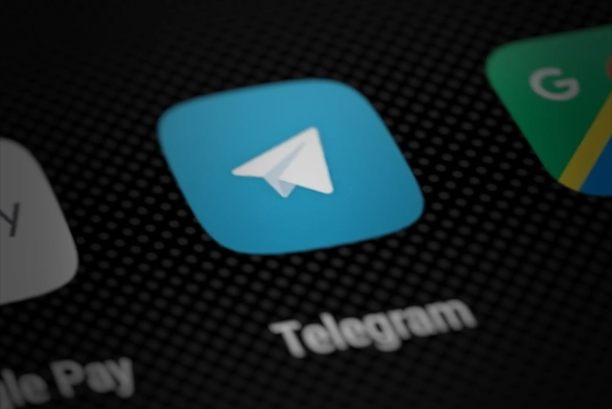 Іконка Telegram на екрані смартфона